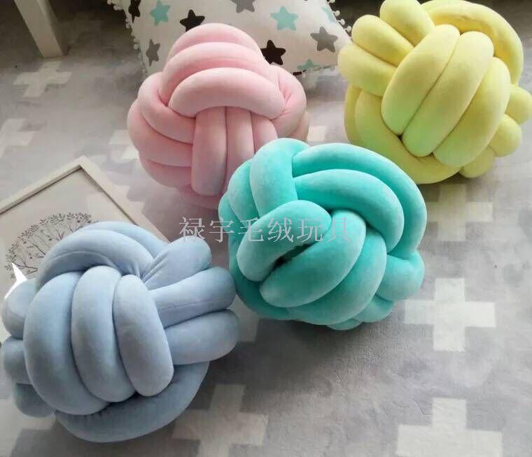 Sets a hot style knotted ball China knotted pillow national big life with a plush toy Sets a hot style knotted ball China knotted pillow national big life with a plush toy