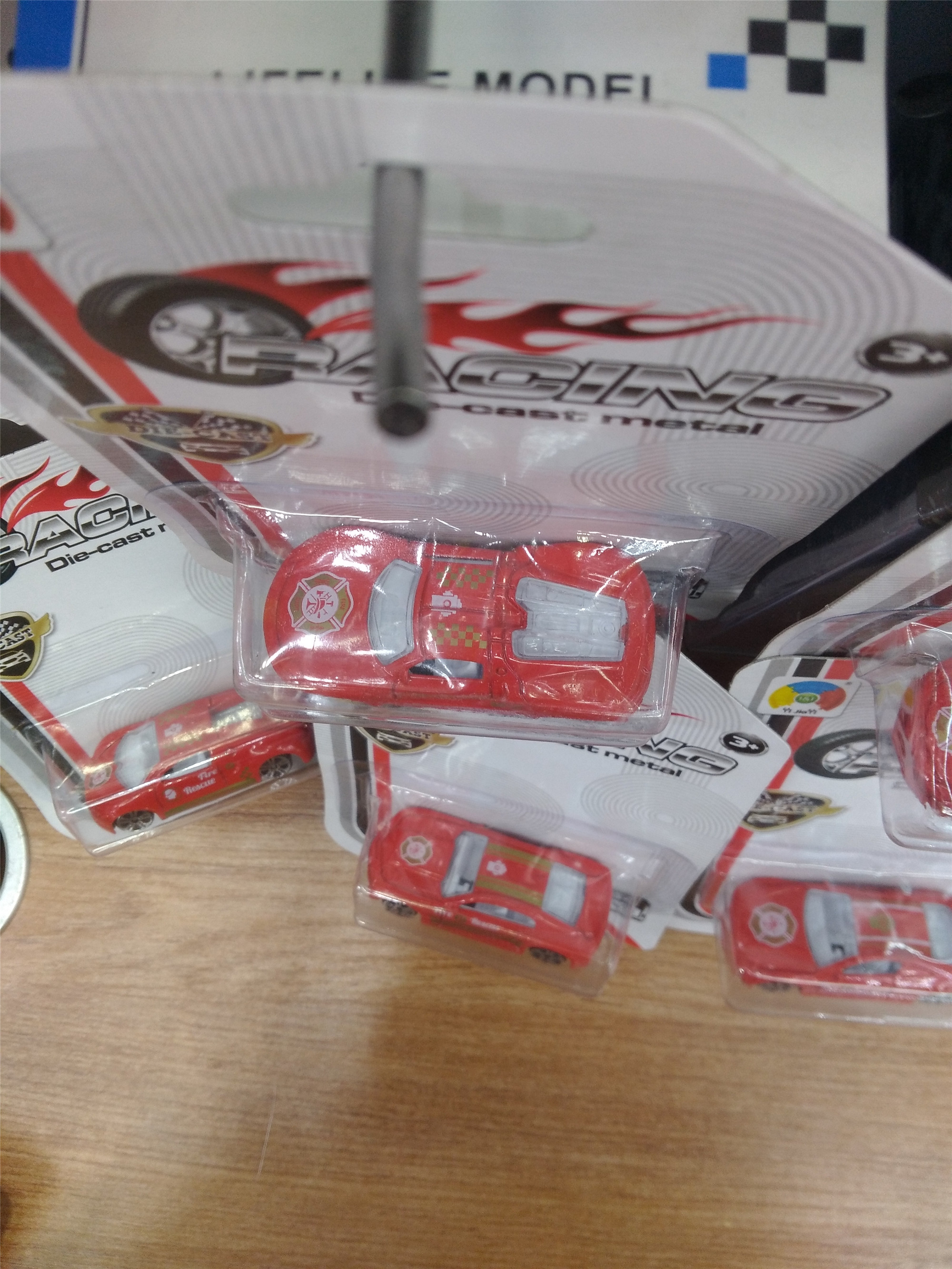 0088B alloy fire truck simulation of the toy model of resilience car gift in the pocket of the baby toys