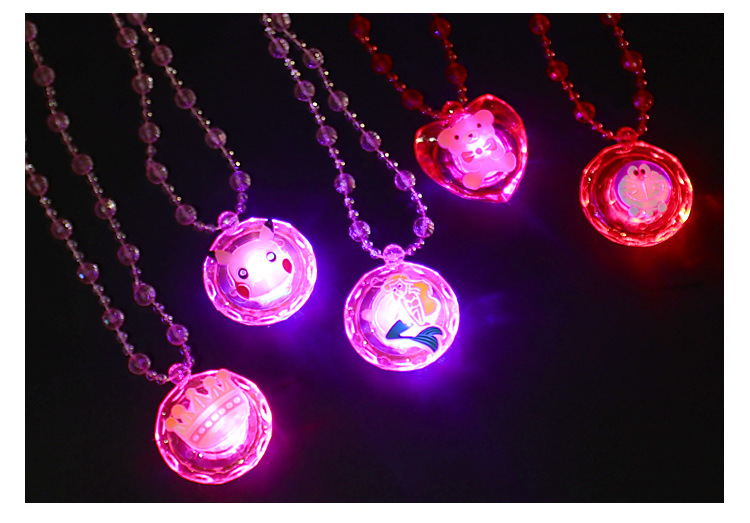 The ground stall sells novelty toys to shine necklace led flash yakeli bead cartoon pendant child gift