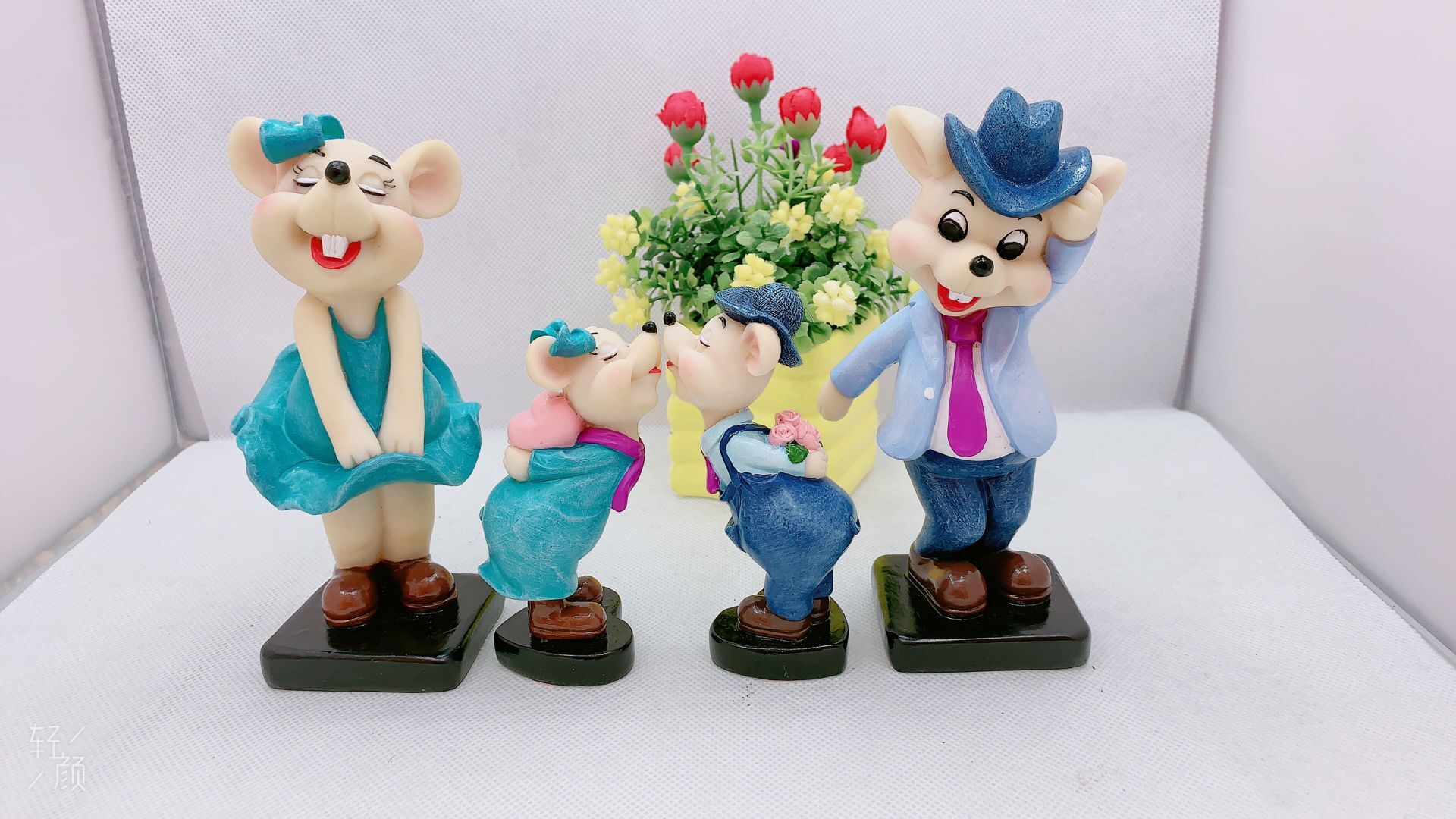 Resin Crafts Home Decoration Popular Mouse Series Cute Hanging Feet Doll