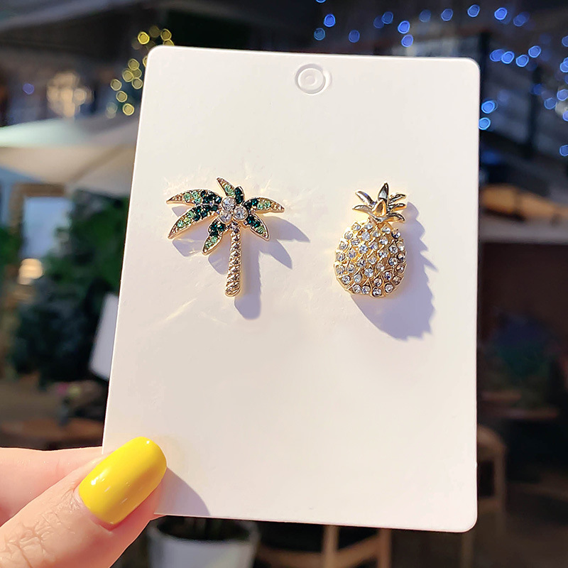 Xiao zha wang yibo with a pineapple brooch cute Japanese blonde rabbit accessories ins trend personalized badge accessories