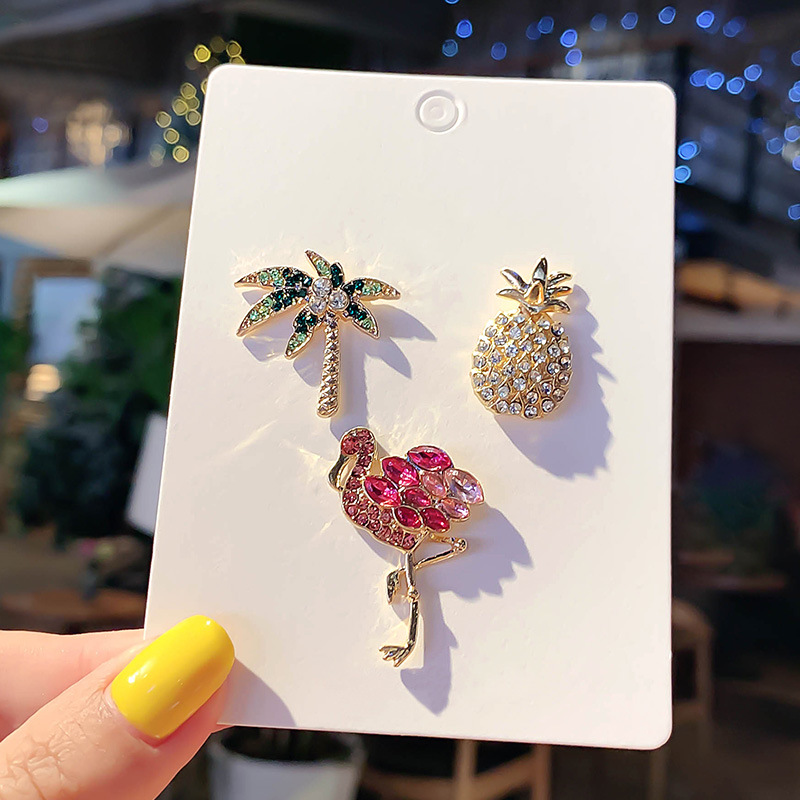 Xiao zha wang yibo with a pineapple brooch cute Japanese blonde rabbit accessories ins trend personalized badge accessories