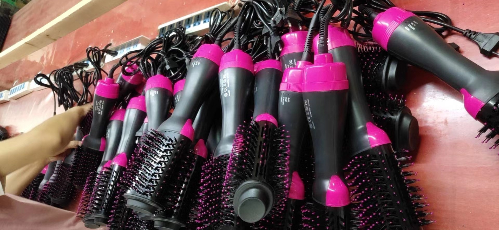 Blowing Combs Negative Ion Hair Dryer Straight Wet and Dry Dual-Use Hair Straightener and Curler Hot Air Comb Blowing Combs Negative Ion Hair Dryer Straight Wet and Dry Dual-Use Hair Straightener and Curler Hot Air Comb