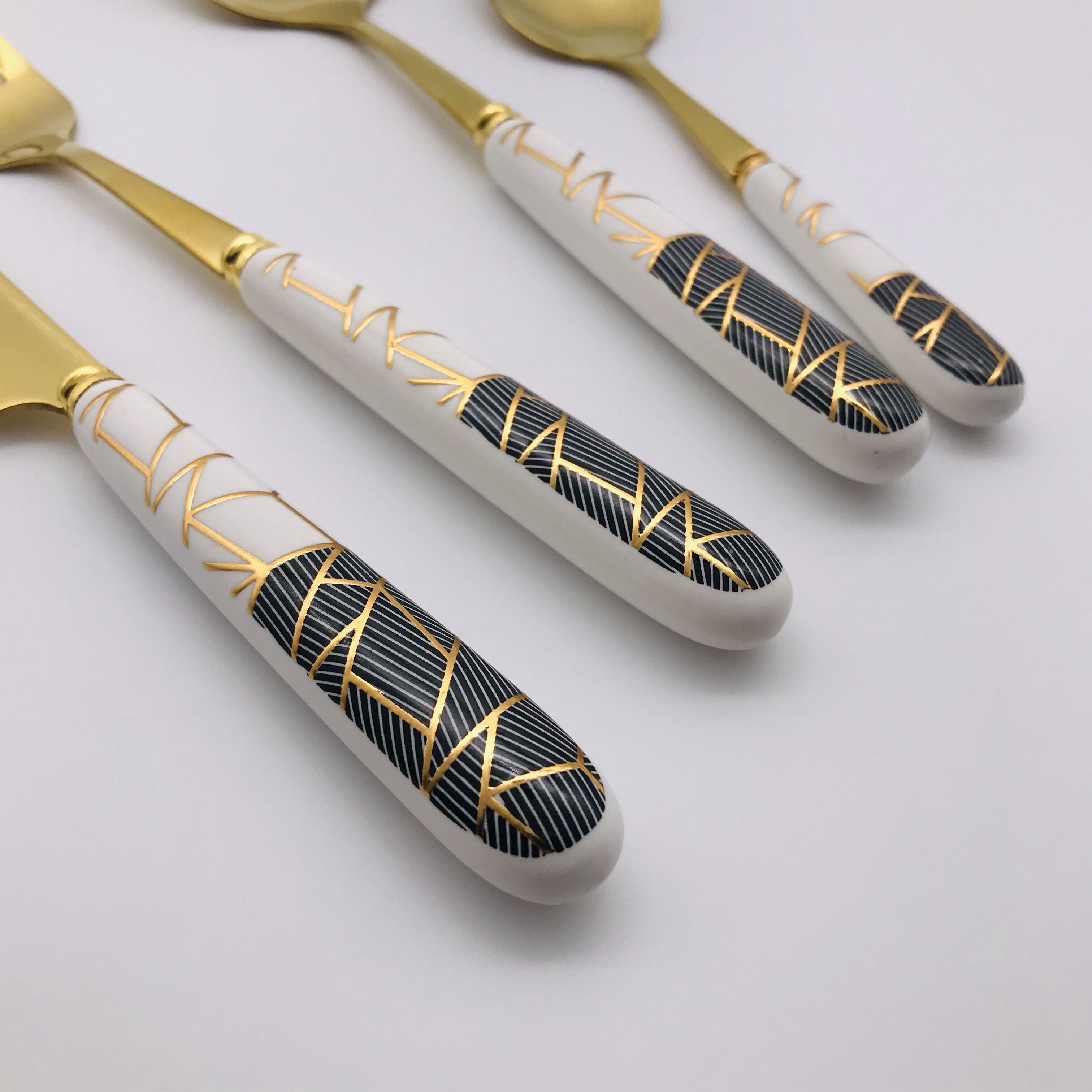 Stainless Steel Porcelain Handle Nordic Western Food Tableware Set Household Western Style Boxed Knife, Fork and Spoon Gift with Shelf