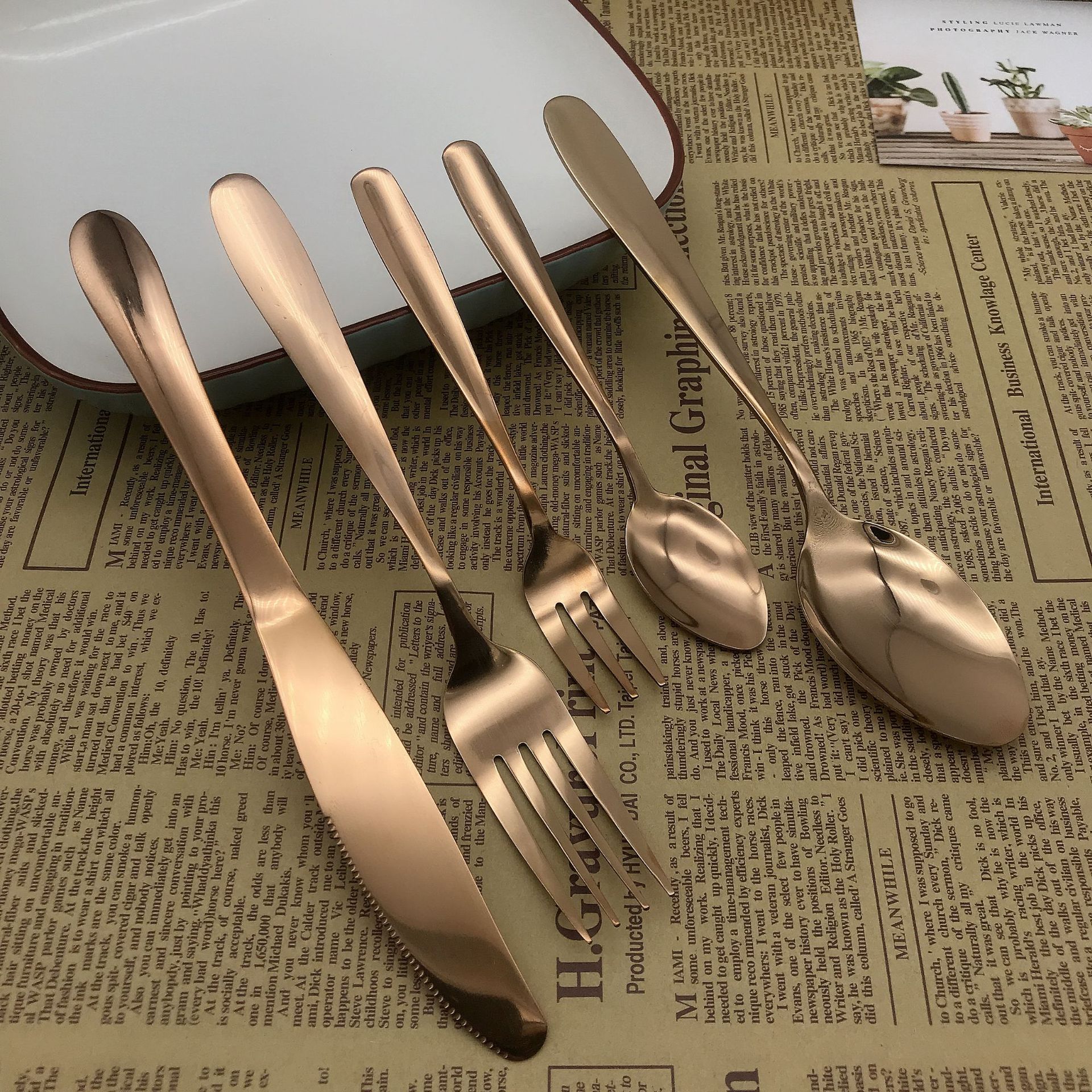 Vacuum titania - plated stainless steel western tableware knife, fork and spoon, creative Rose gold color steak knife spoon set of four