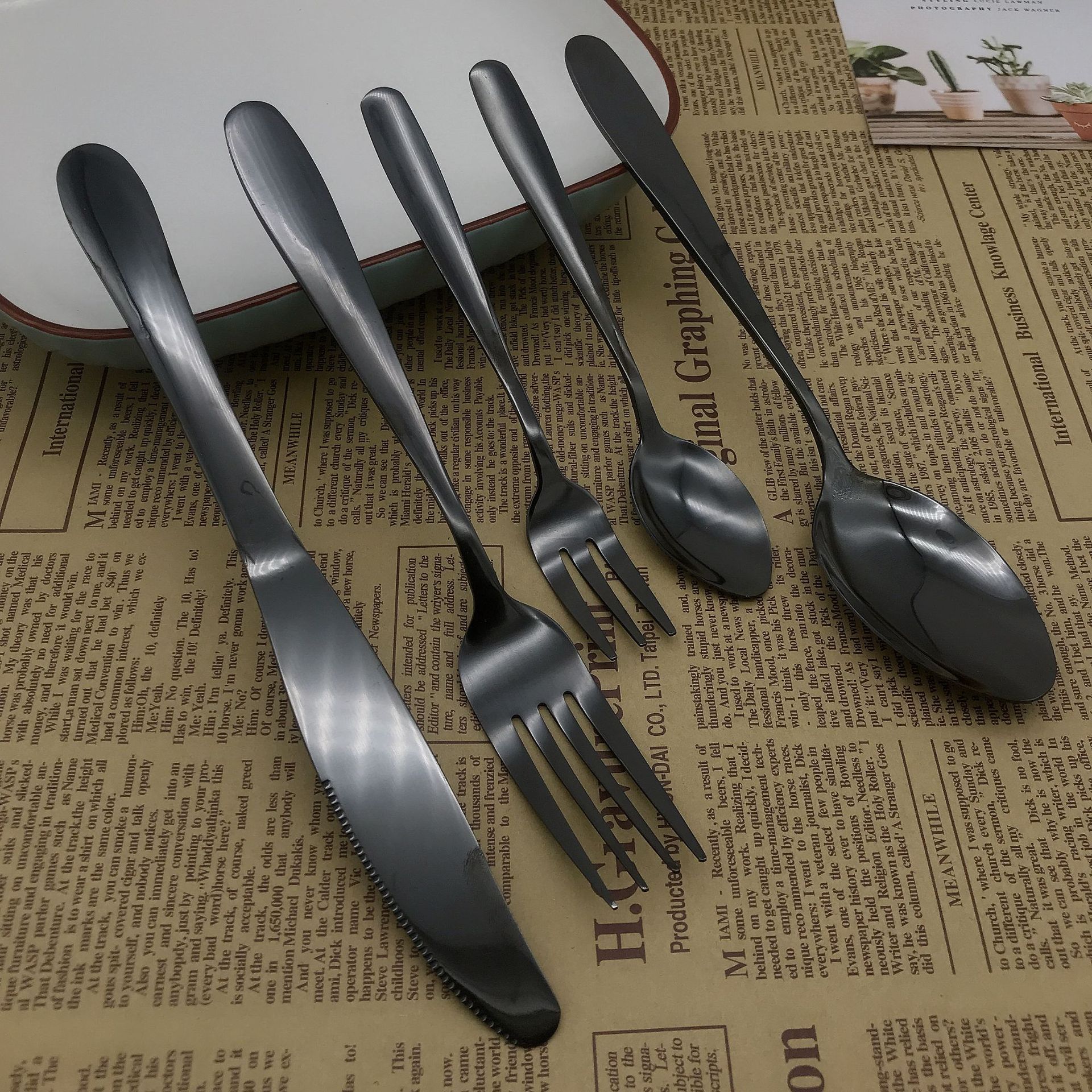 Vacuum titania - plated stainless steel western tableware knife, fork and spoon, creative Rose gold color steak knife spoon set of four