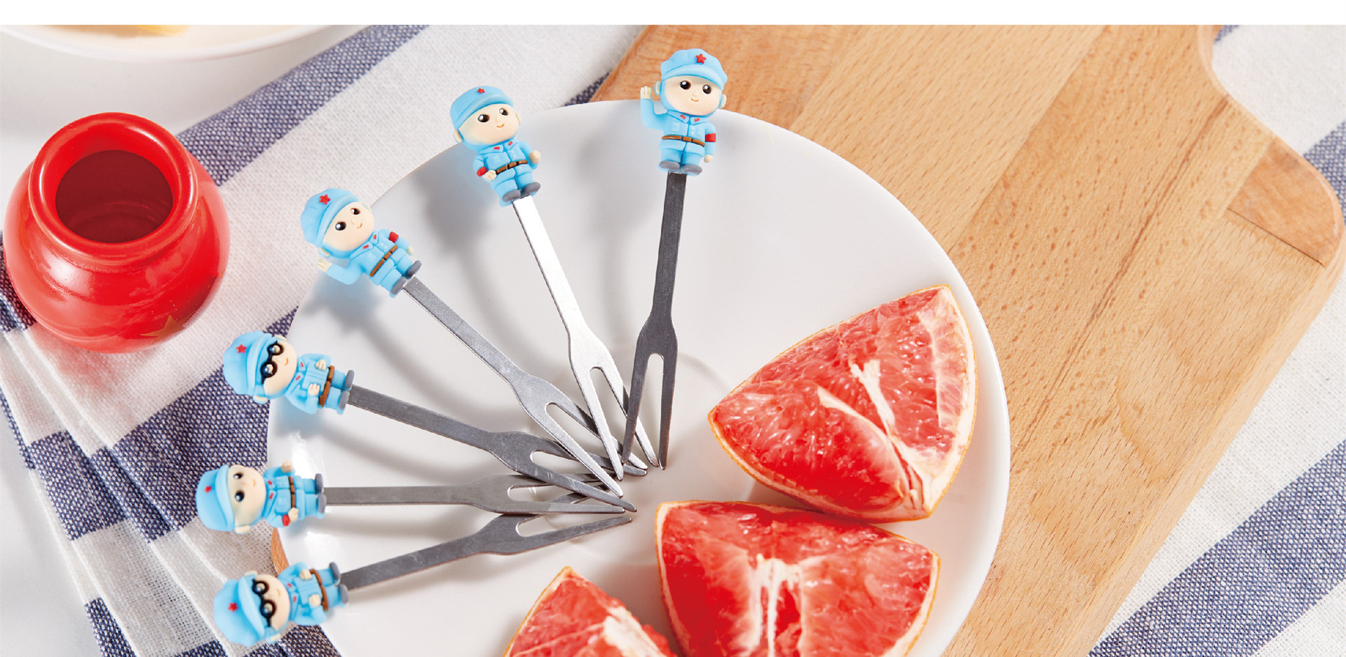 Creative Cartoon Red Army Stainless Steel Fruit Fork Set 6 Assembly Base Ceramic Fruit Fork Creative Cartoon Red Army Stainless Steel Fruit Fork Set 6 Assembly Base Ceramic Fruit Fork