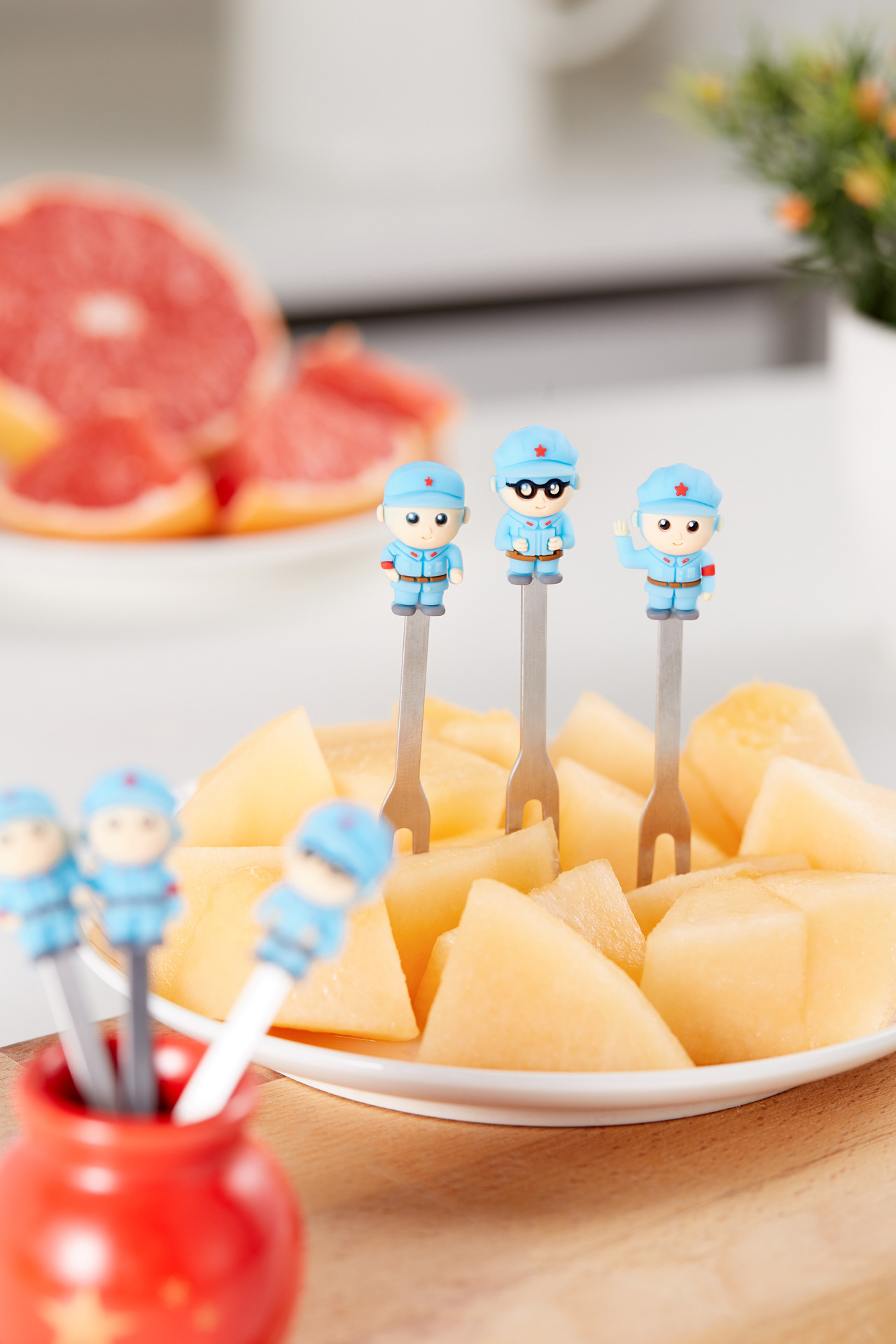 Creative Cartoon Red Army Stainless Steel Fruit Fork Set 6 Assembly Base Ceramic Fruit Fork Creative Cartoon Red Army Stainless Steel Fruit Fork Set 6 Assembly Base Ceramic Fruit Fork