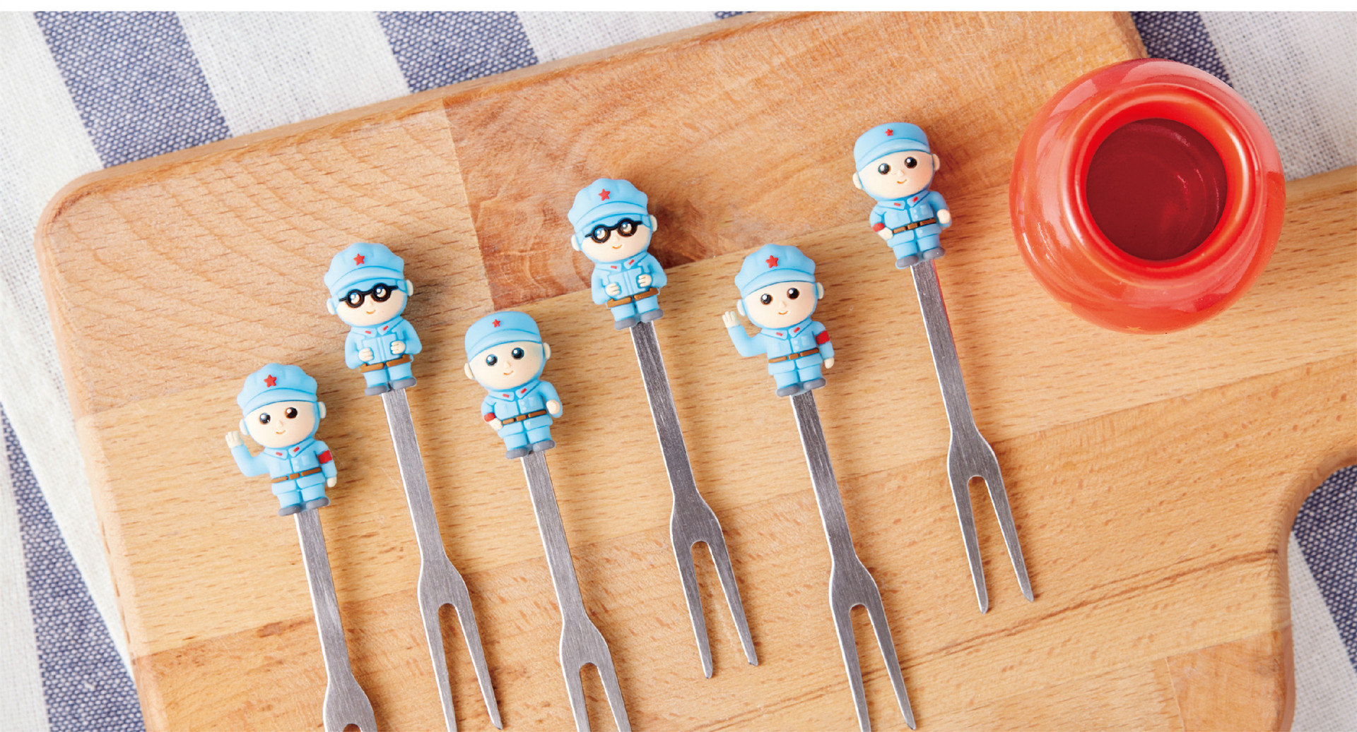 Creative Cartoon Red Army Stainless Steel Fruit Fork Set 6 Assembly Base Ceramic Fruit Fork Creative Cartoon Red Army Stainless Steel Fruit Fork Set 6 Assembly Base Ceramic Fruit Fork