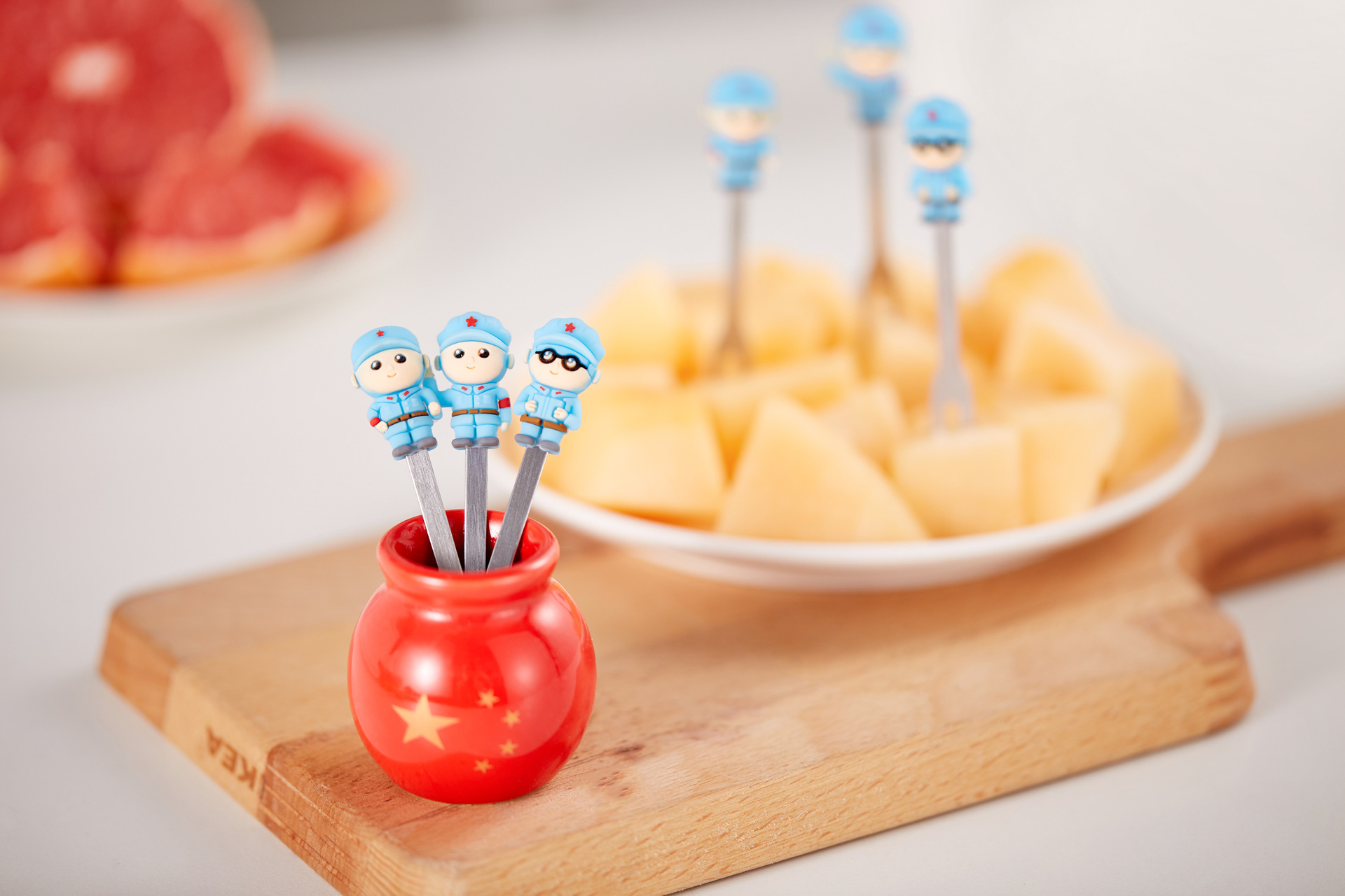 Creative Cartoon Red Army Stainless Steel Fruit Fork Set 6 Assembly Base Ceramic Fruit Fork Creative Cartoon Red Army Stainless Steel Fruit Fork Set 6 Assembly Base Ceramic Fruit Fork