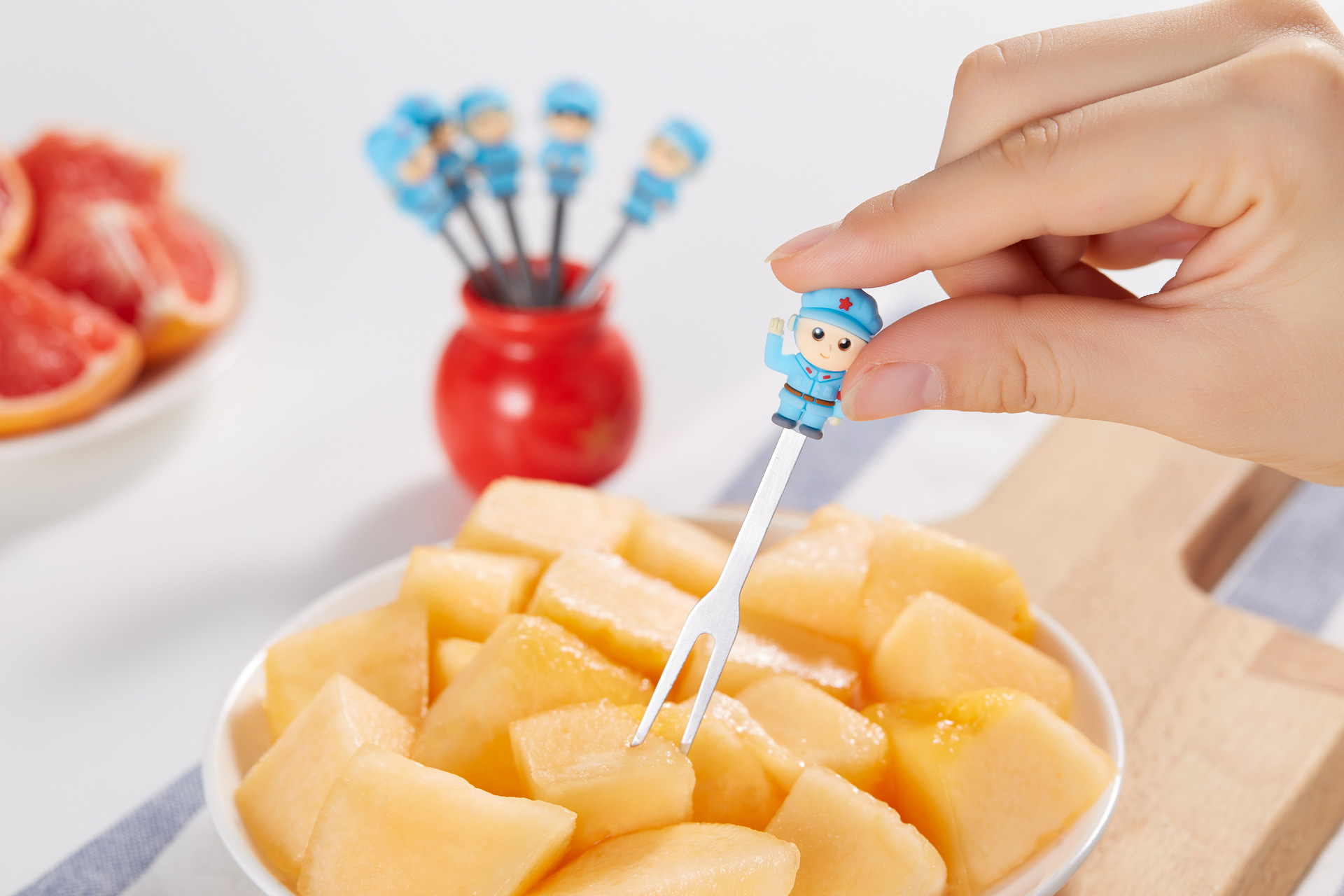 Creative Cartoon Red Army Stainless Steel Fruit Fork Set 6 Assembly Base Ceramic Fruit Fork Creative Cartoon Red Army Stainless Steel Fruit Fork Set 6 Assembly Base Ceramic Fruit Fork