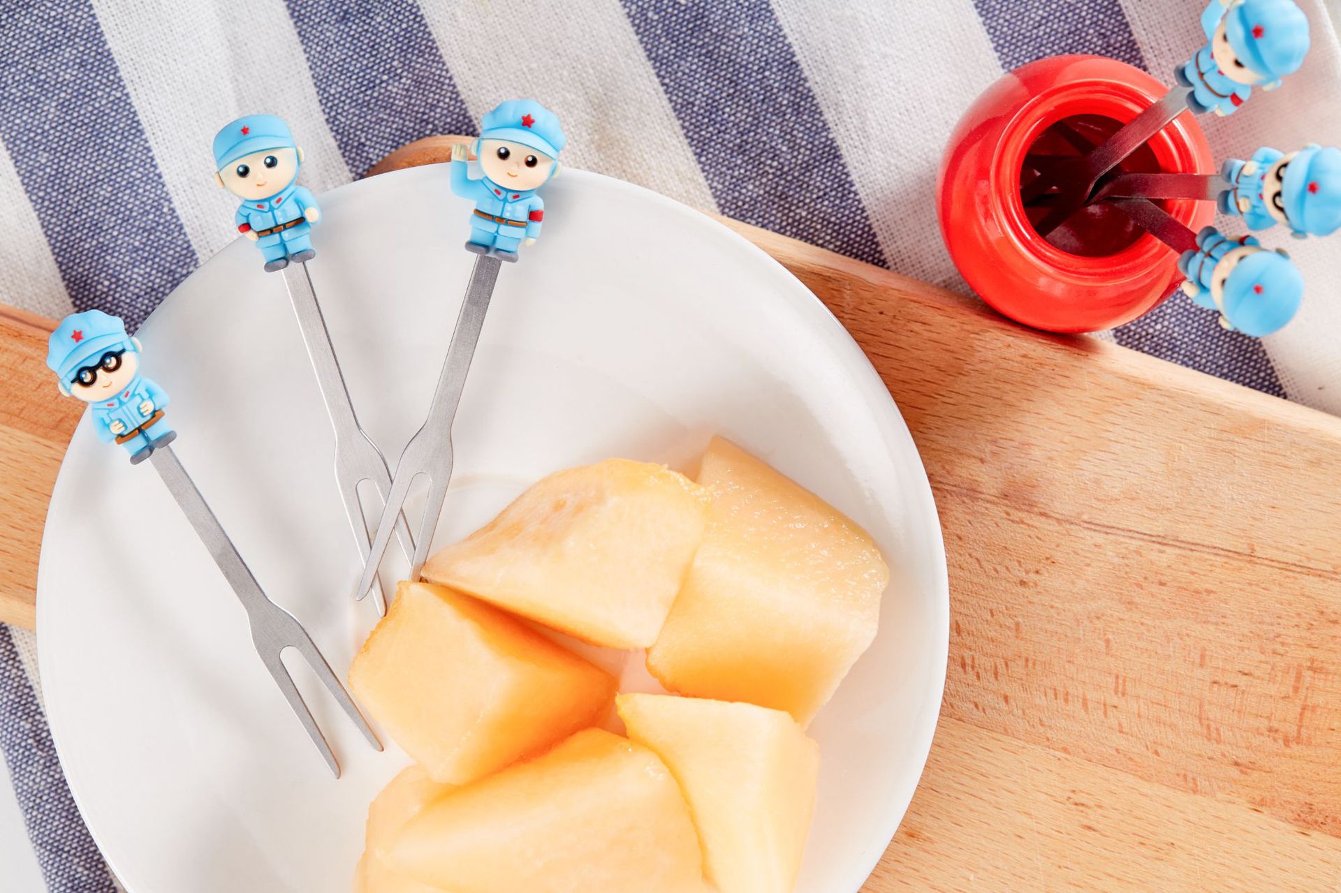 Creative Cartoon Red Army Stainless Steel Fruit Fork Set 6 Assembly Base Ceramic Fruit Fork Creative Cartoon Red Army Stainless Steel Fruit Fork Set 6 Assembly Base Ceramic Fruit Fork