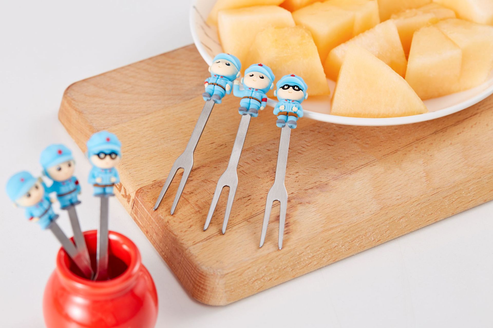 Creative Cartoon Red Army Stainless Steel Fruit Fork Set 6 Assembly Base Ceramic Fruit Fork Creative Cartoon Red Army Stainless Steel Fruit Fork Set 6 Assembly Base Ceramic Fruit Fork