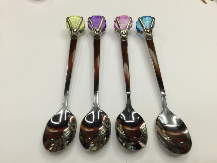 Diamond Fork Spoon set creative cute fruit fork individual Dessert spoon spoon a fork plastic tableware Diamond Fork Spoon set creative cute fruit fork individual Dessert spoon spoon a fork plastic tableware