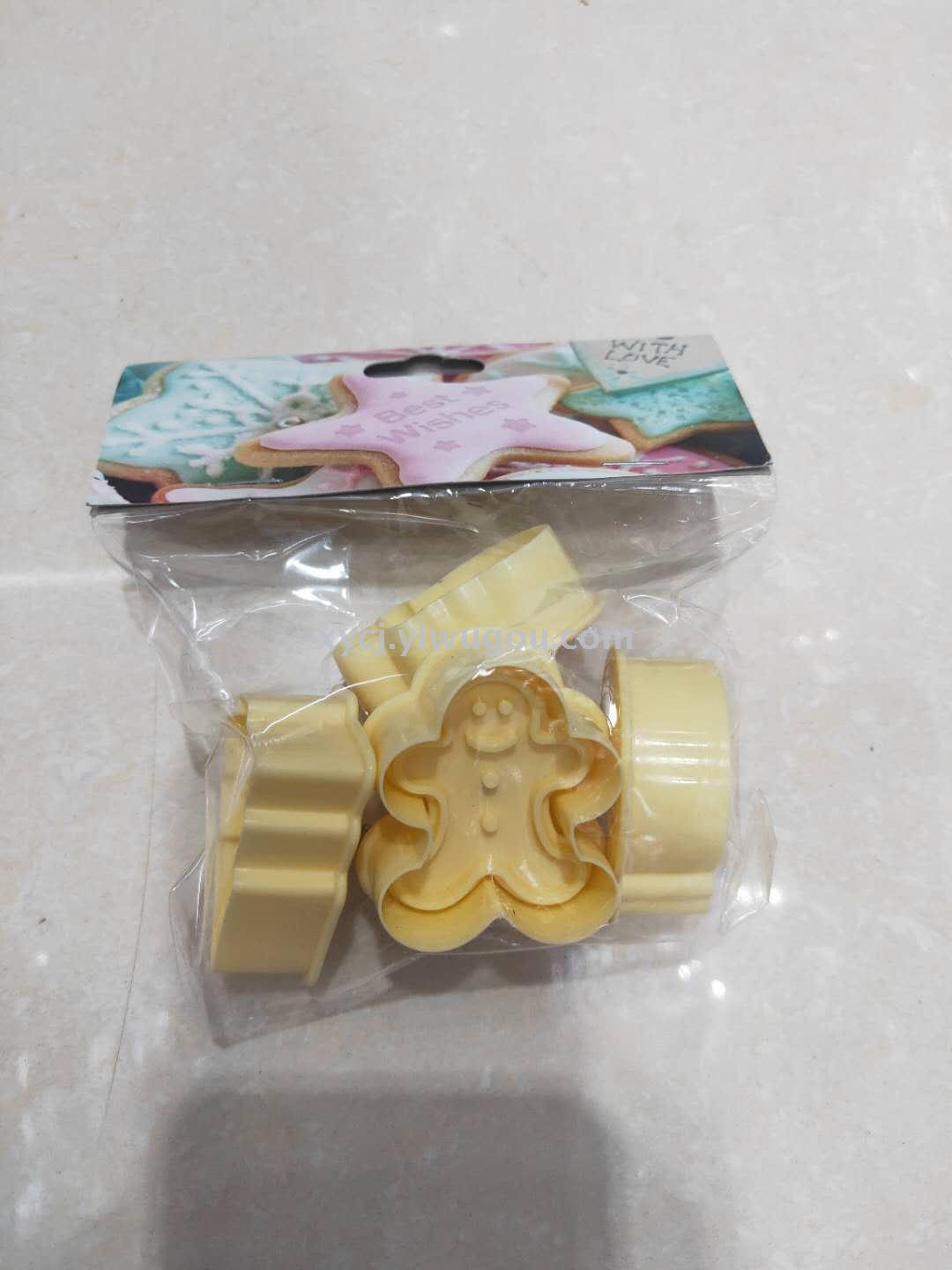 The leaves; Animal; A snowman. Insects; Letter with biscuit mold over sugar cake embossing mold