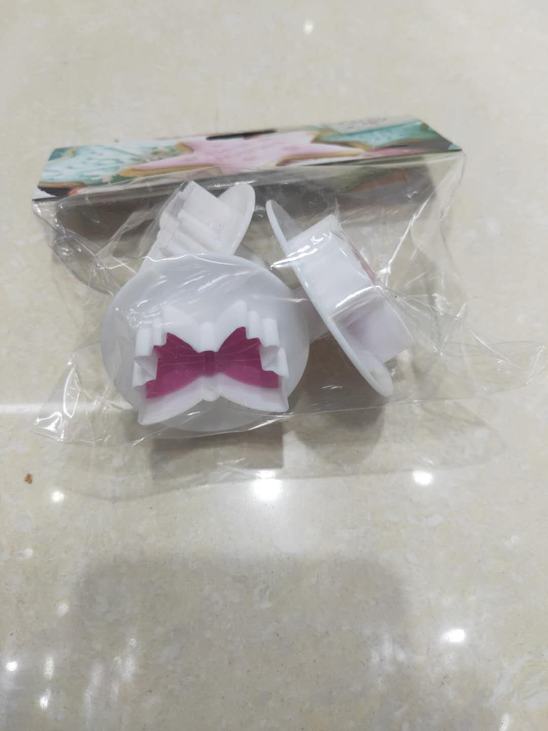The leaves; Animal; A snowman. Insects; Letter with biscuit mold over sugar cake embossing mold The leaves; Animal; A snowman. Insects; Letter with biscuit mold over sugar cake embossing mold
