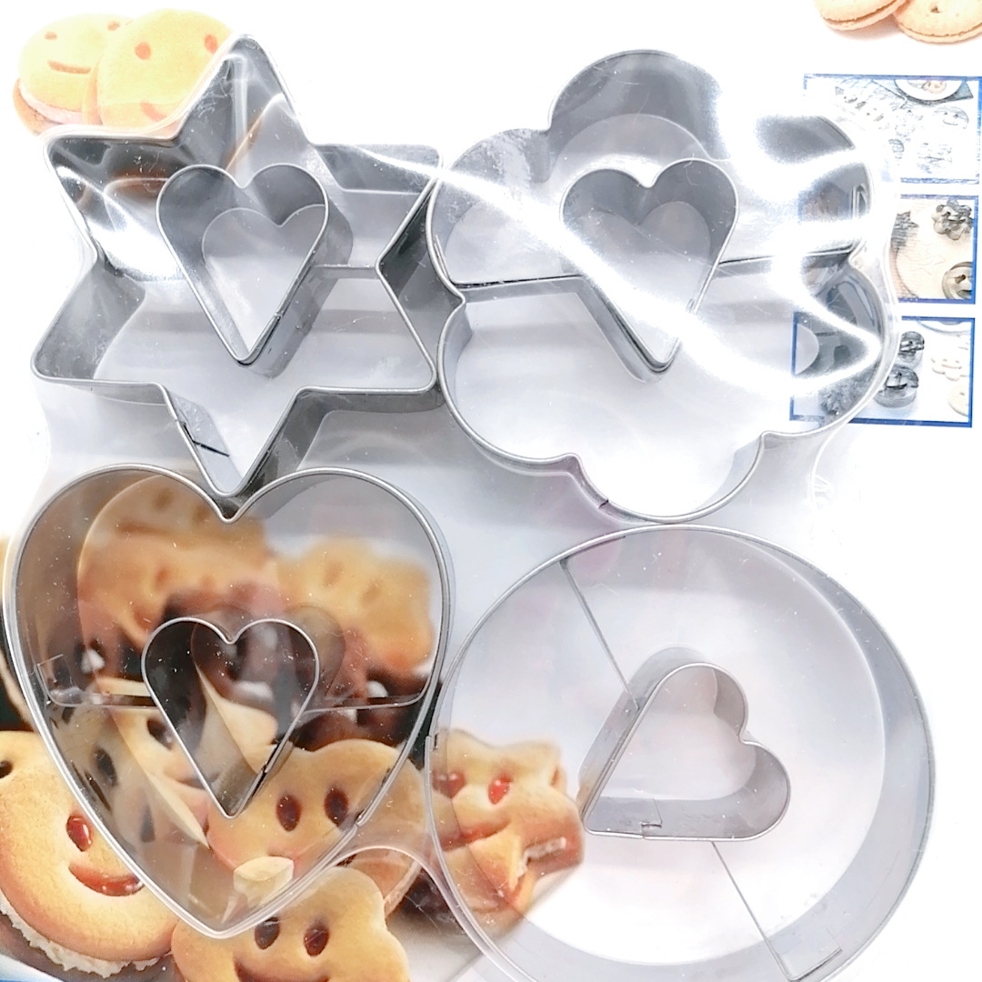 4-Piece Stainless Steel Smiley Face Biscuit Mold Facial Expression Bag Cutting Tool Creative Smiley Face Biscuit Mold