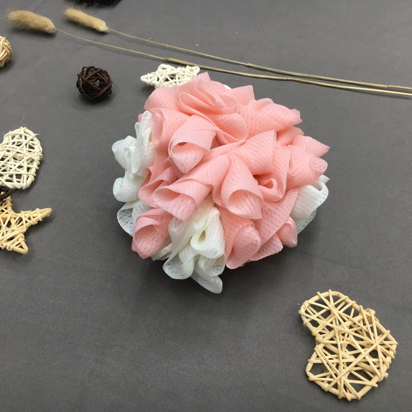 Qingzhi brand rose two-color bath ball Qingzhi brand rose two-color bath ball