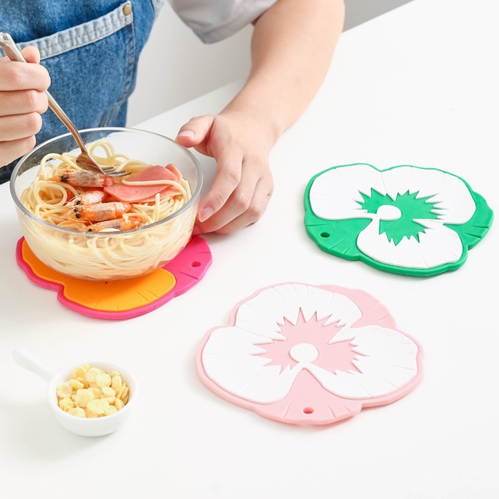 Heat Proof Mat Nordic Soft Silicone Cup Mat Kitchen Supplies Dining Table Cushion Grid Modeling Teacup Mat Creative Bowl Placemat
