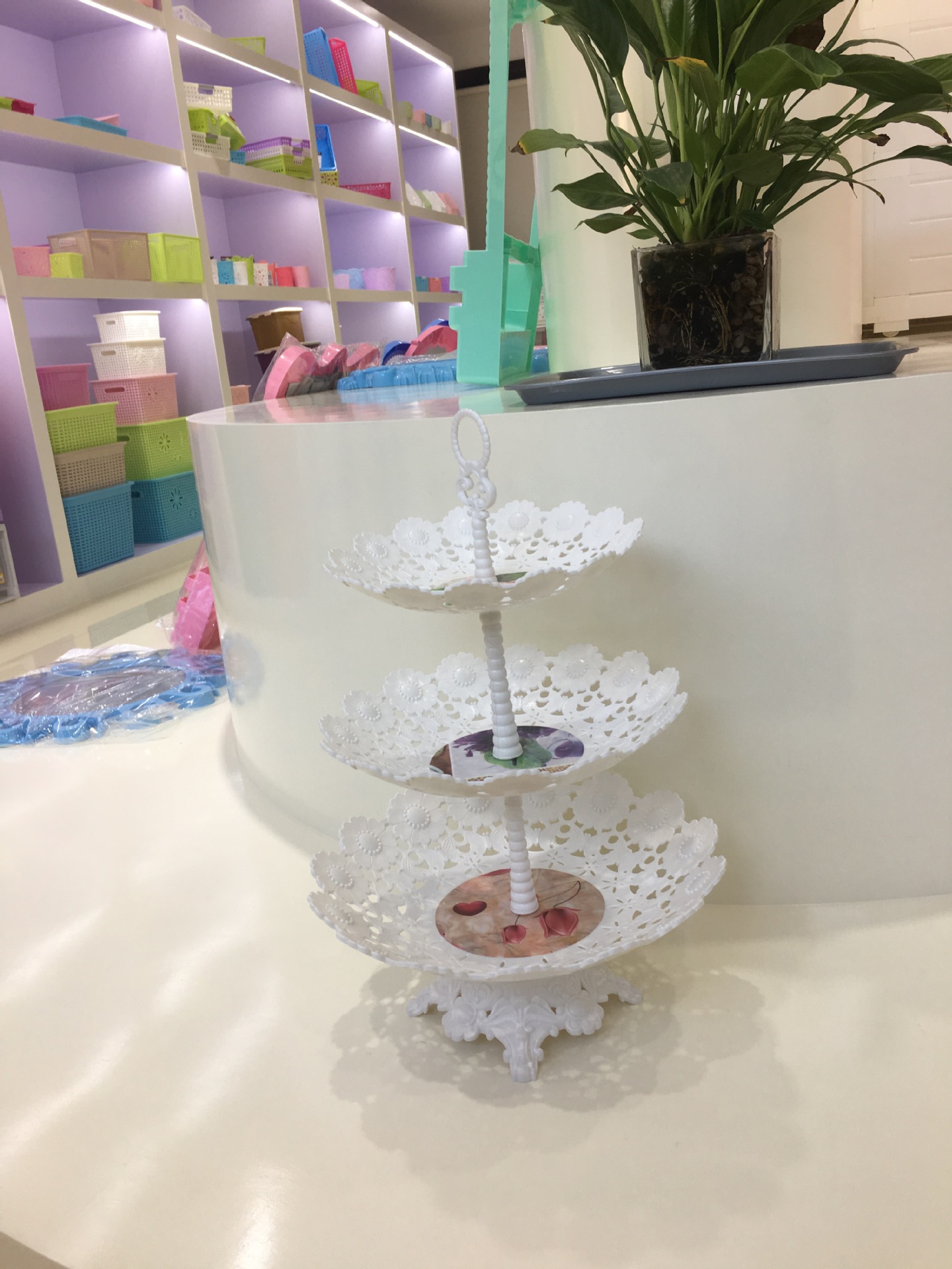 Plastic multi-layer fruit cake tray colored glaze afternoon tea lace skewer continental fruit tray cake stand Plastic multi-layer fruit cake tray colored glaze afternoon tea lace skewer continental fruit tray cake stand