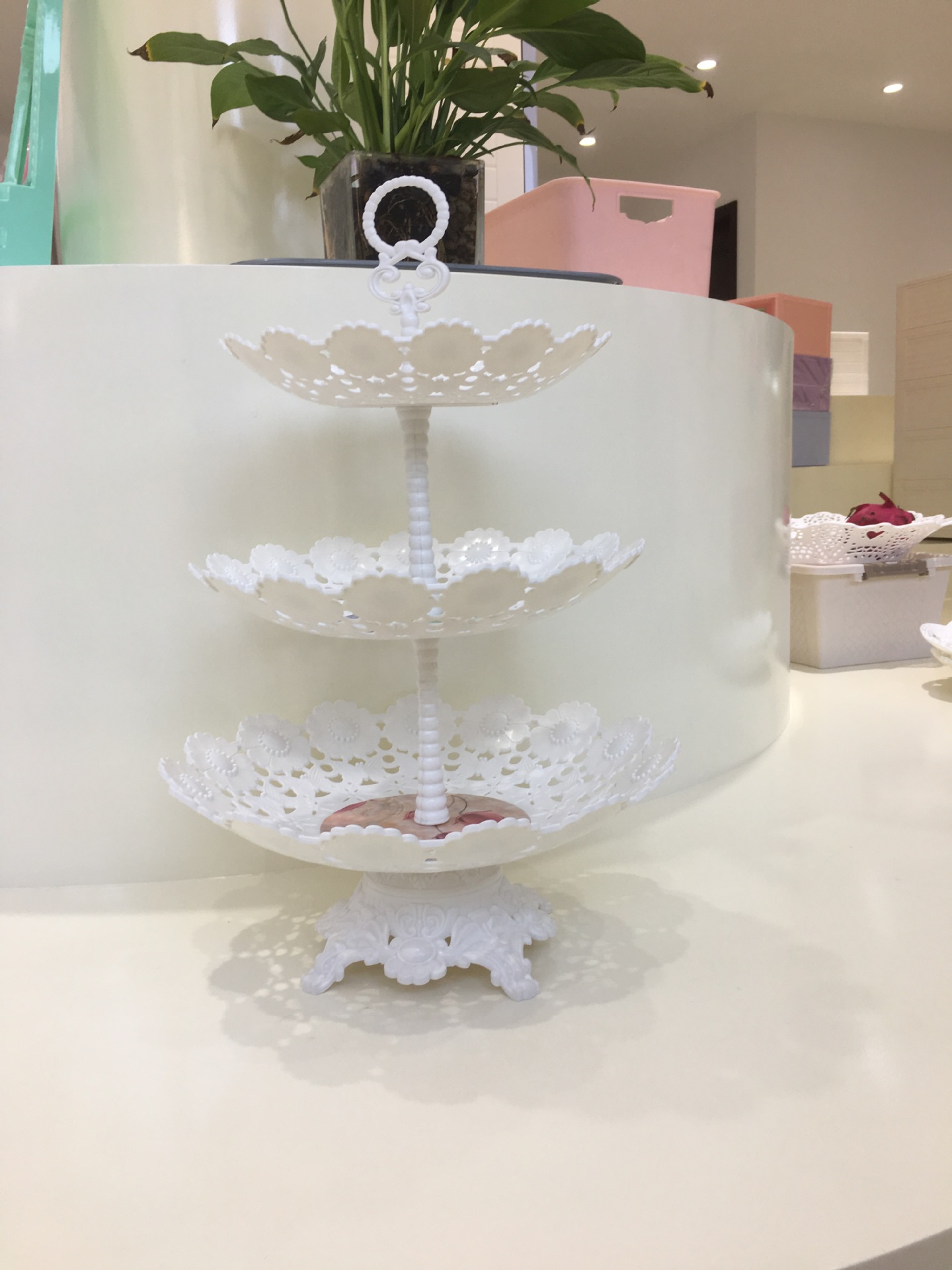 Plastic multi-layer fruit cake tray colored glaze afternoon tea lace skewer continental fruit tray cake stand Plastic multi-layer fruit cake tray colored glaze afternoon tea lace skewer continental fruit tray cake stand
