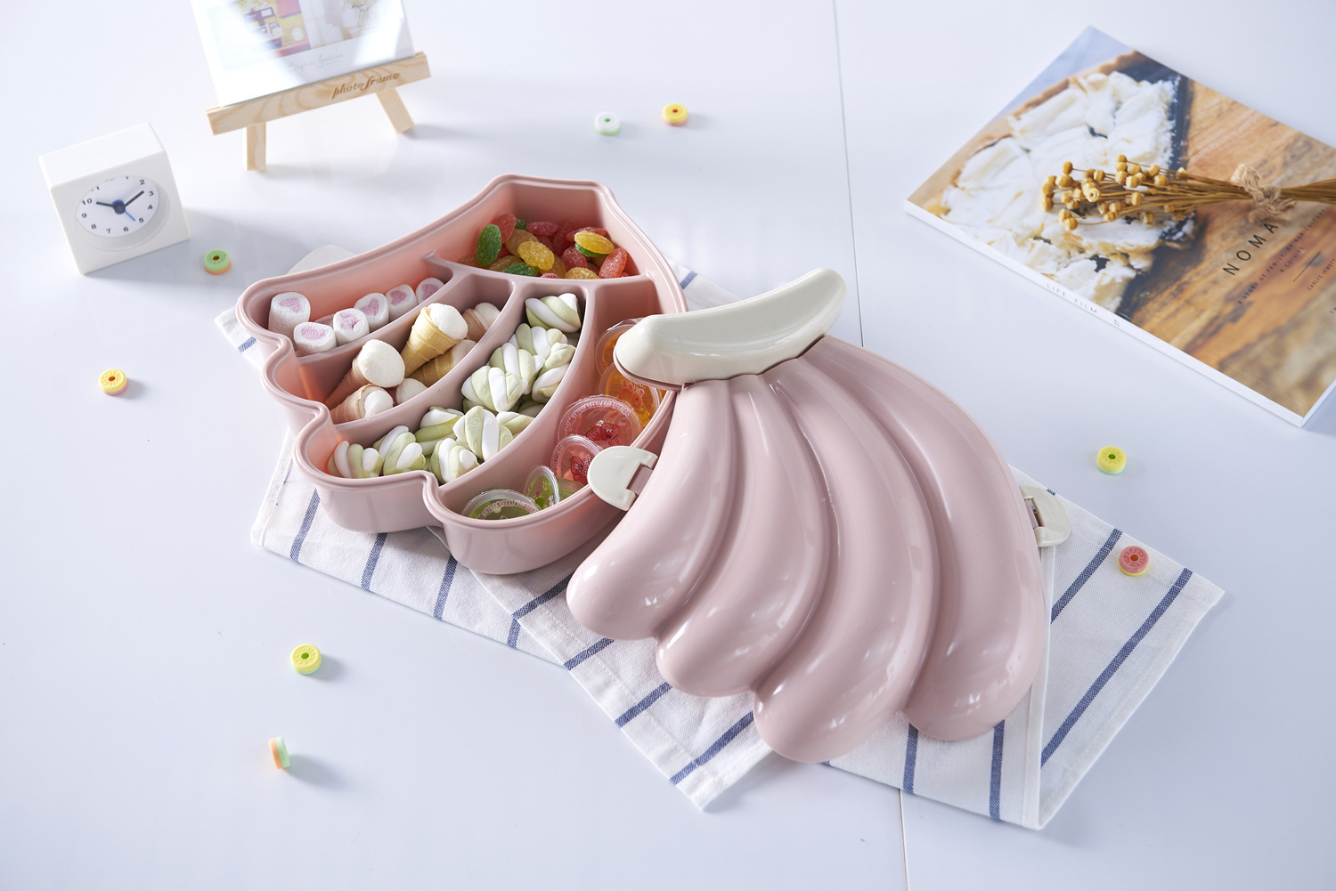 Banana Fruit Shape Sugar Fruit Box Compartment with Lid Dried Fruit Tray Cute Home Fashion Dried Fruit Tray Creative Fruit Box Banana Fruit Shape Sugar Fruit Box Compartment with Lid Dried Fruit Tray Cute Home Fashion Dried Fruit Tray Creative Fruit Box