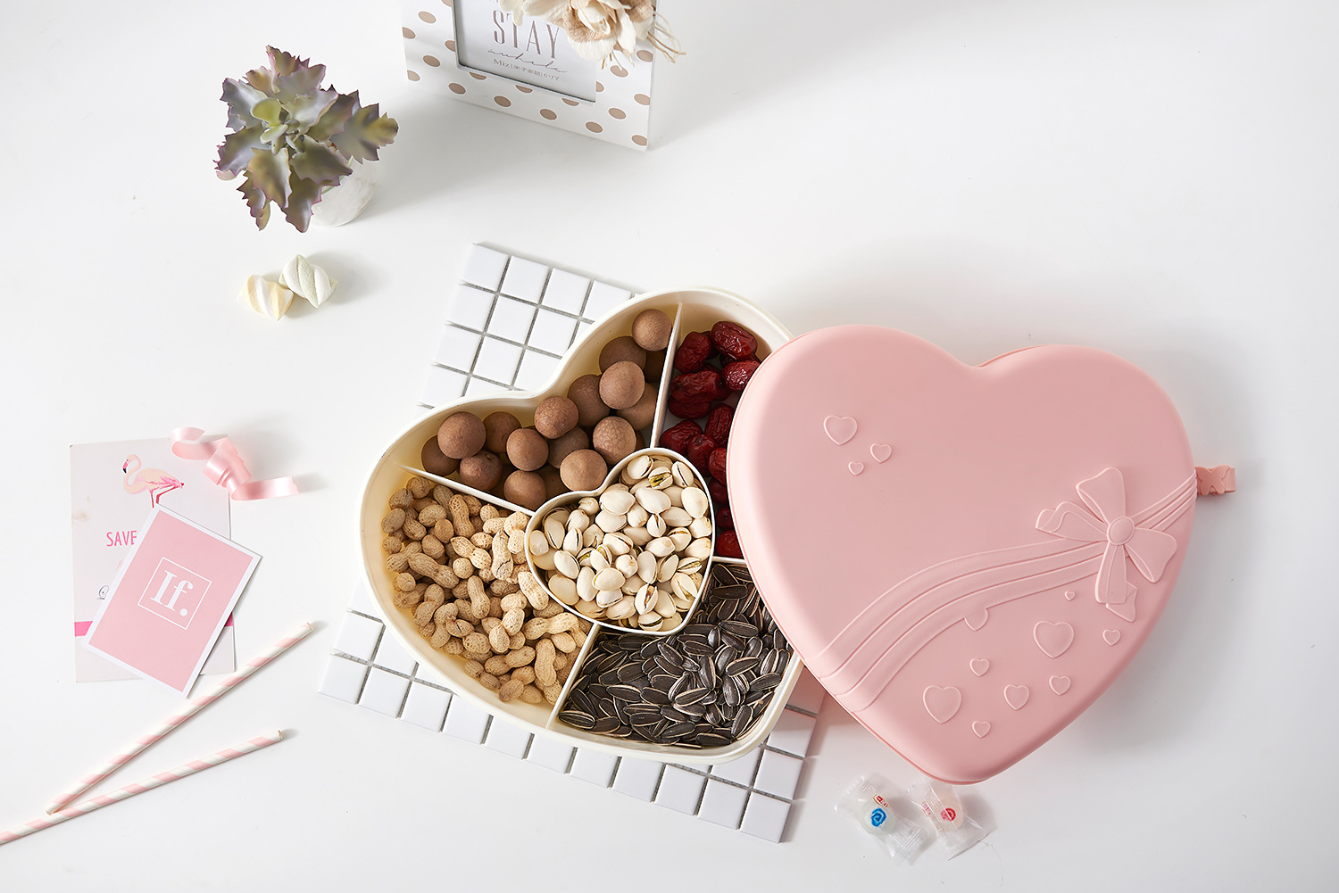Round Partitioned Candy Tray Plastic Dried Fruit Tray Household Large Melon Seeds Box with Lid Dim Sum Plate Snack Storage Box