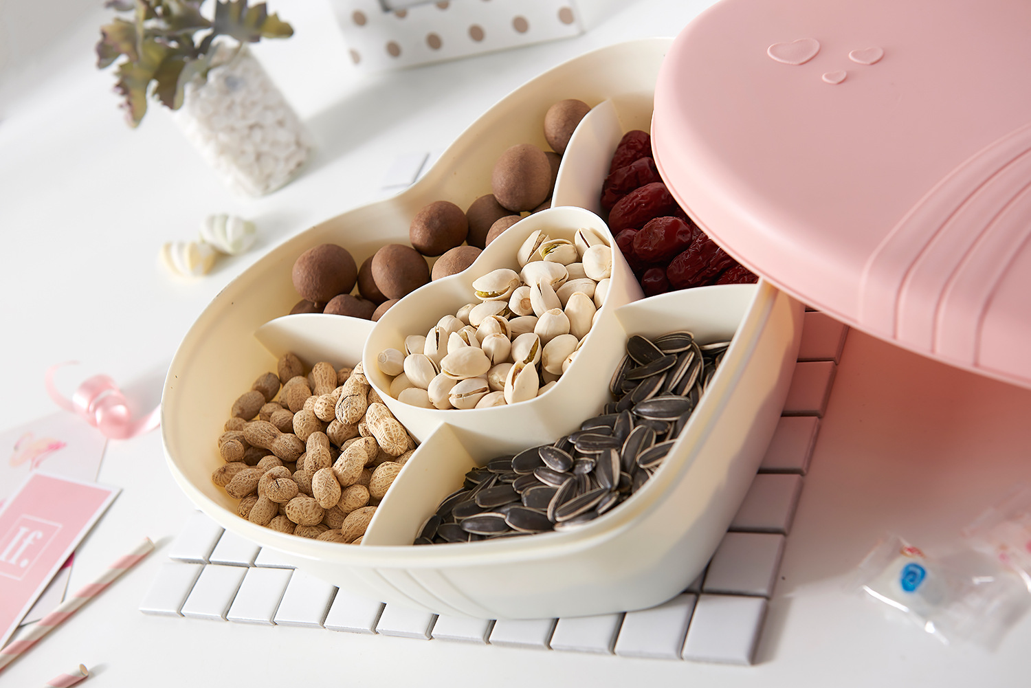 Round Partitioned Candy Tray Plastic Dried Fruit Tray Household Large Melon Seeds Box with Lid Dim Sum Plate Snack Storage Box