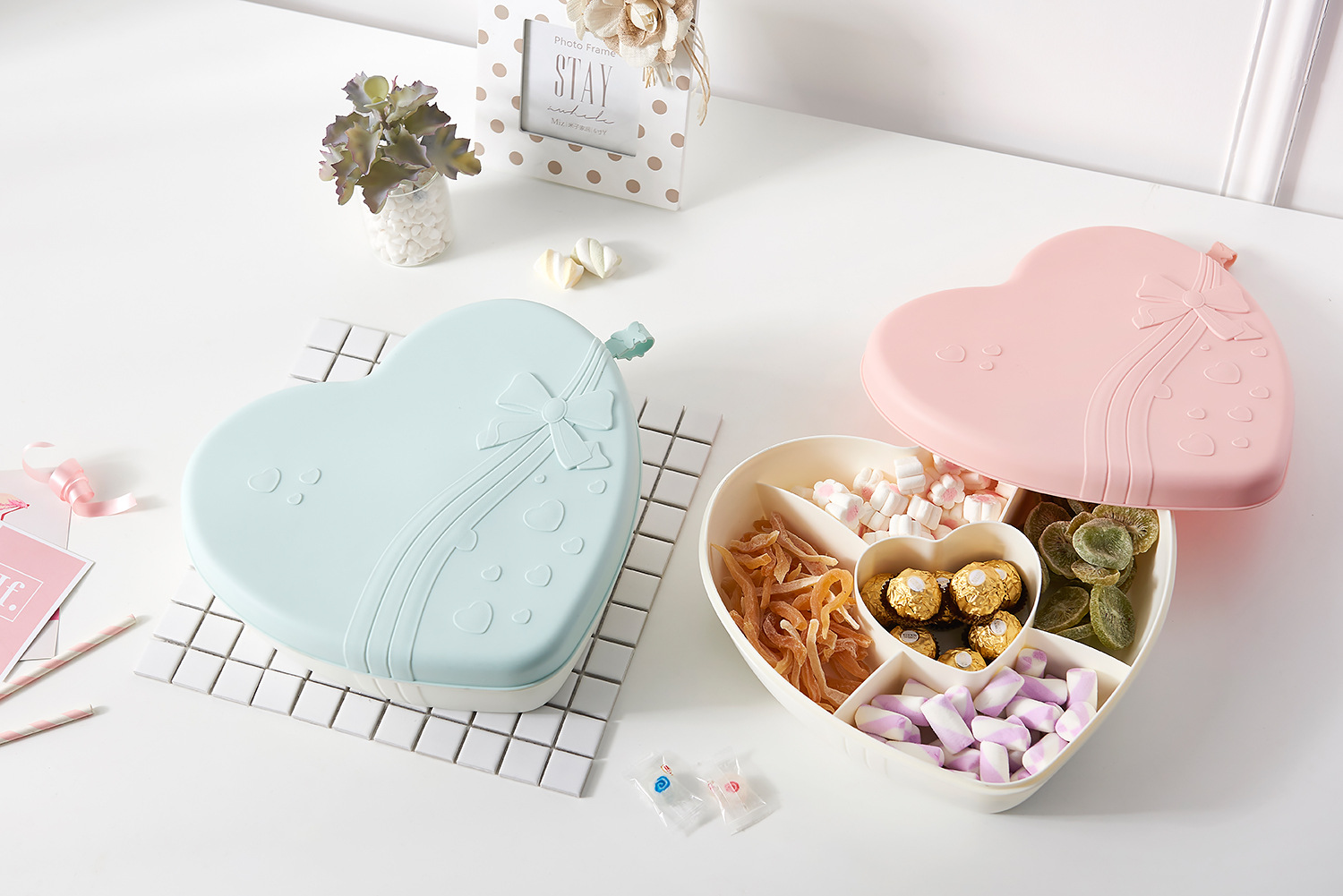 Round Partitioned Candy Tray Plastic Dried Fruit Tray Household Large Melon Seeds Box with Lid Dim Sum Plate Snack Storage Box