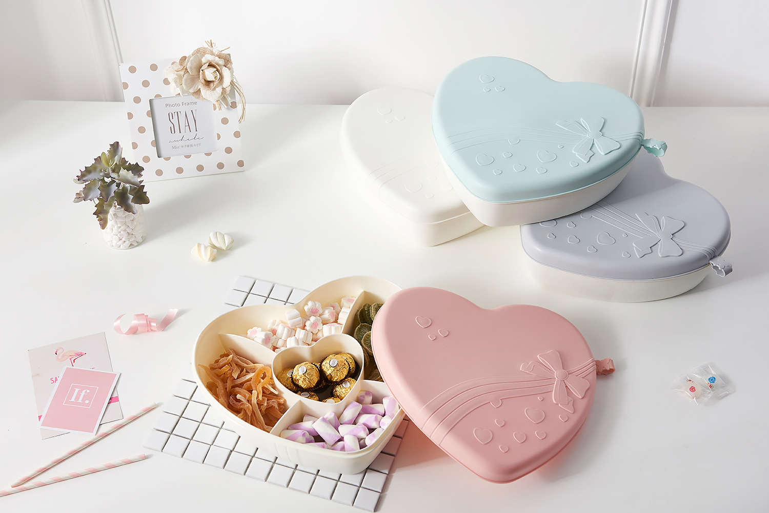 Round Partitioned Candy Tray Plastic Dried Fruit Tray Household Large Melon Seeds Box with Lid Dim Sum Plate Snack Storage Box