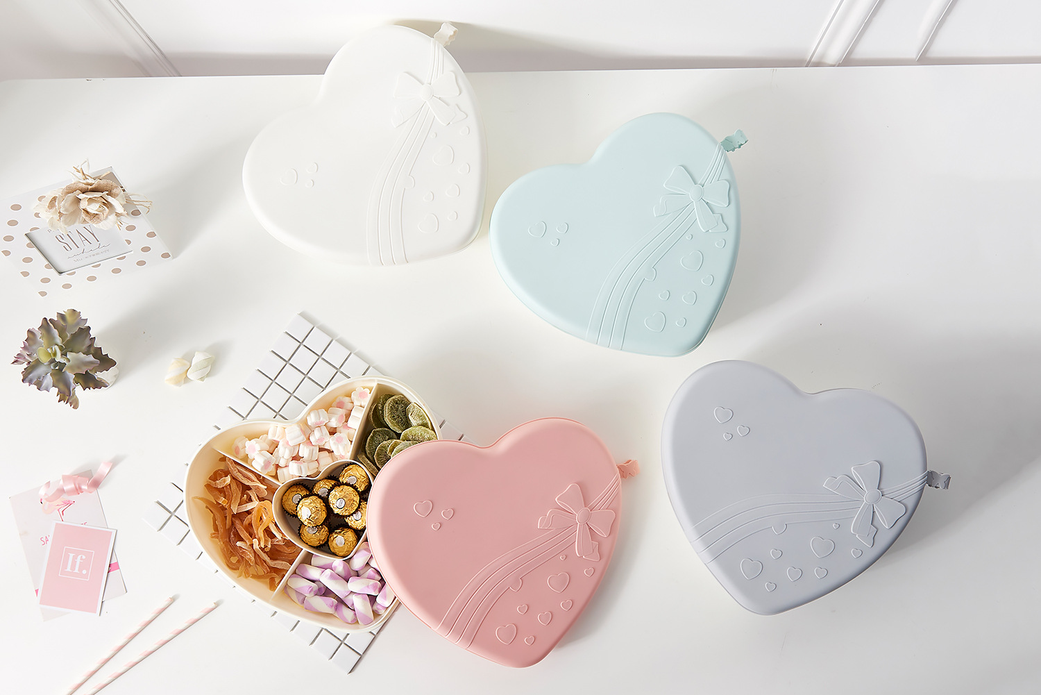 Round Partitioned Candy Tray Plastic Dried Fruit Tray Household Large Melon Seeds Box with Lid Dim Sum Plate Snack Storage Box