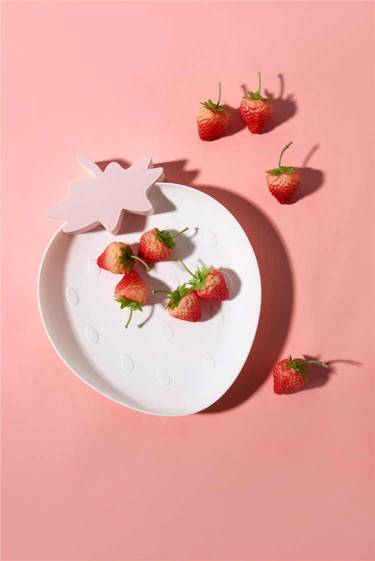 Cute Strawberry Plastic Tray Nordic Style Home Modern Living Room Fruit Tray Creative Snacks Dessert Cake Dried Fruit Tray Cute Strawberry Plastic Tray Nordic Style Home Modern Living Room Fruit Tray Creative Snacks Dessert Cake Dried Fruit Tray