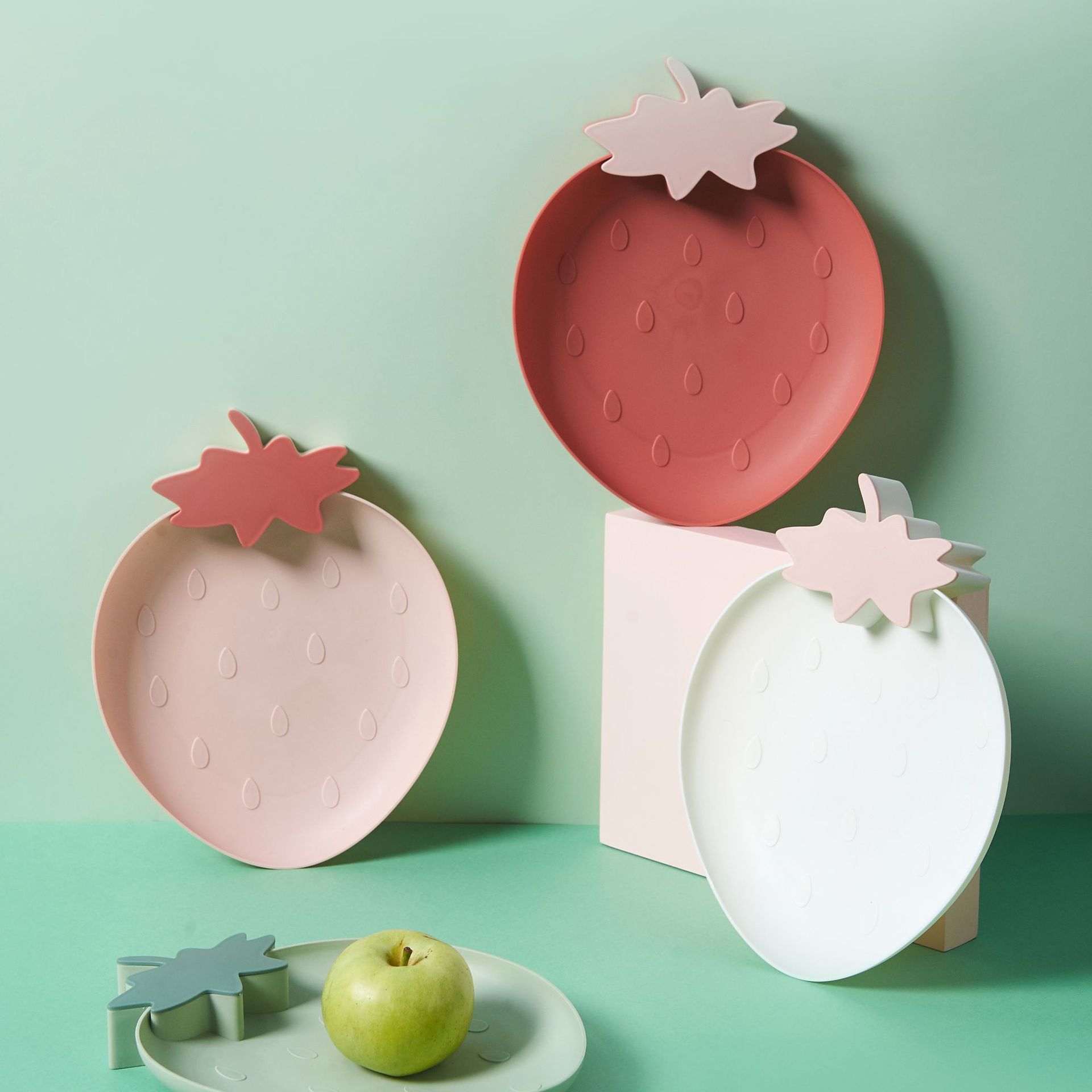 Cute Strawberry Plastic Tray Nordic Style Home Modern Living Room Fruit Tray Creative Snacks Dessert Cake Dried Fruit Tray Cute Strawberry Plastic Tray Nordic Style Home Modern Living Room Fruit Tray Creative Snacks Dessert Cake Dried Fruit Tray