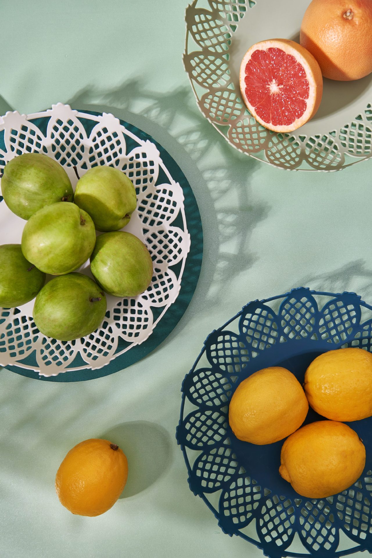 Instagram style pineapple plastic fruit tray family living room creative dried fruit bowl snack candy plate Instagram style pineapple plastic fruit tray family living room creative dried fruit bowl snack candy plate