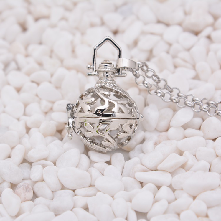 Factory direct sale lady jingyin ball refined oil bottle hollow - out five pointed star magic box aroma phase box sweater necklace pendant Factory direct sale lady jingyin ball refined oil bottle hollow - out five pointed star magic box aroma phase box sweater necklace pendant