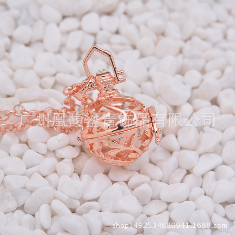 DIY lady pregnant woman harp ball essence oil bottle clover holhold-out magic box aroma phase box sweater necklace pendant lock DIY lady pregnant woman harp ball essence oil bottle clover holhold-out magic box aroma phase box sweater necklace pendant lock