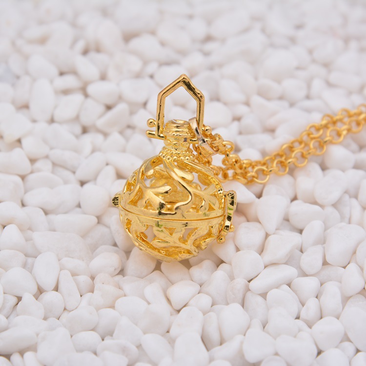 Getting pregnant woman harp ball refined oil bottle hollowed out pearl purse wing magic box aroma&fragrance phase box sweater necklace pendant