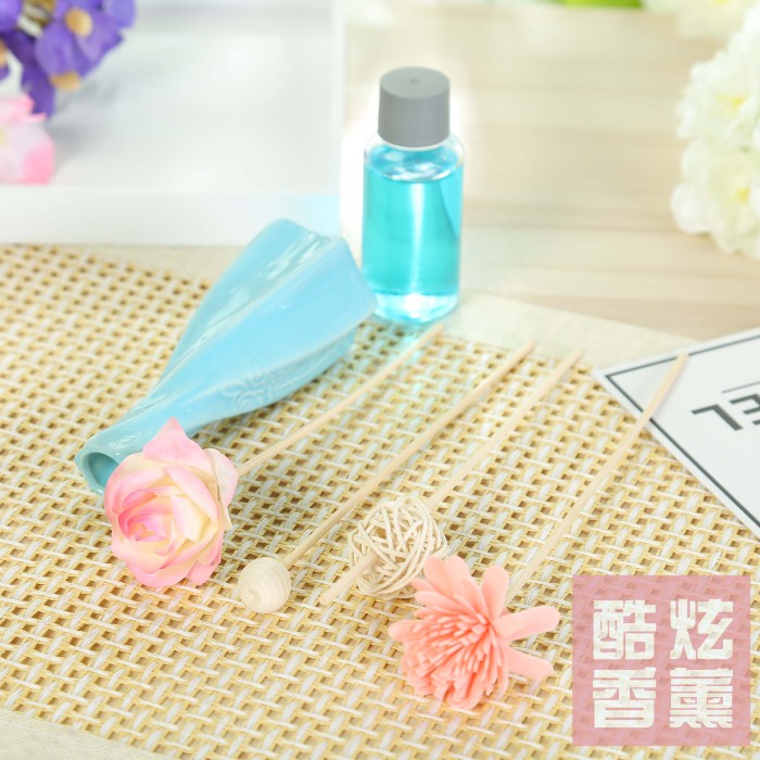 Golden Gift Set Glass Bottle Aroma Reed Diffuser Home Perfume With Rattan Sticks 