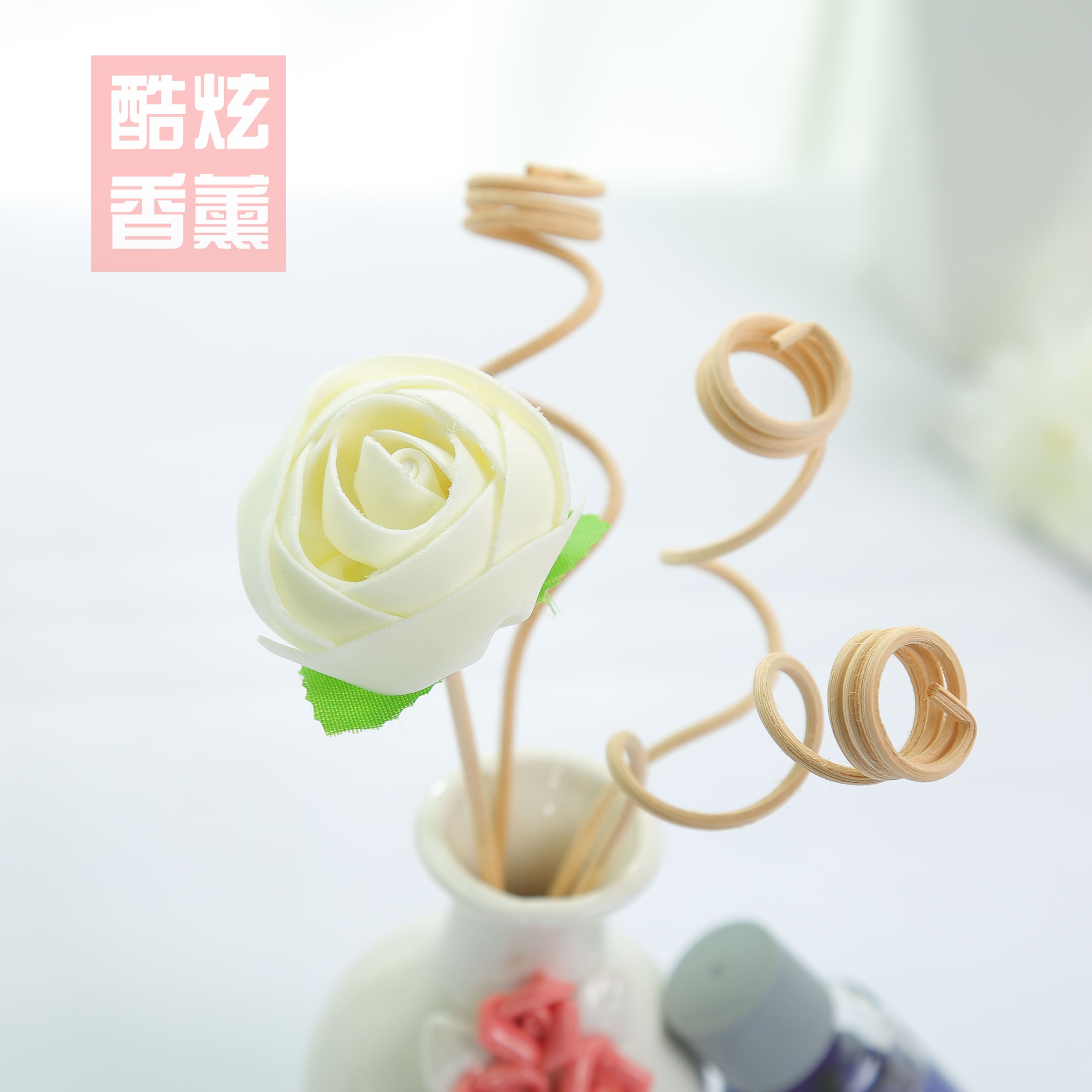 The liquid aromatherapy bottle deodorizes no fire aroma bottle dried flower.