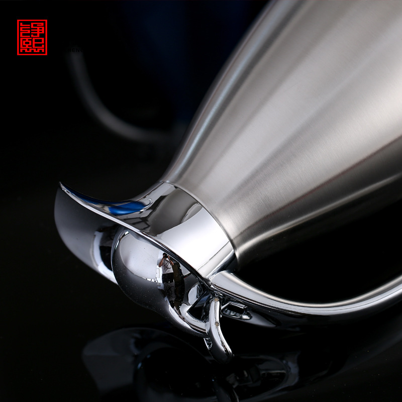 Stainless Steel Vacuum Coffee Pot Thermal Carafe Household 304 Thermo European-Style Hot Water Bottle 2L Stainless Steel Vacuum Coffee Pot Thermal Carafe Household 304 Thermo European-Style Hot Water Bottle 2L