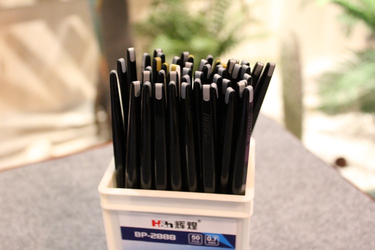 Brilliant stationery black pen ballpoint pen hotel rooms ballpoint pen notebook pen memo pen Brilliant stationery black pen ballpoint pen hotel rooms ballpoint pen notebook pen memo pen