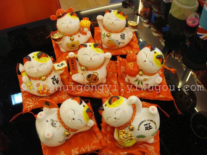 The cat cat cat ceramic Feng Shui Fortune Cat ornaments Home Furnishing business gifts decoration piggy bank