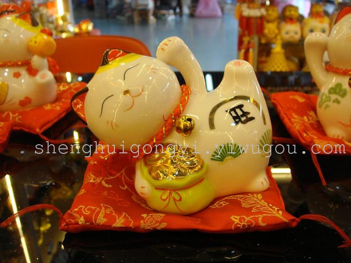 The cat cat cat ceramic Feng Shui Fortune Cat ornaments Home Furnishing business gifts decoration piggy bank