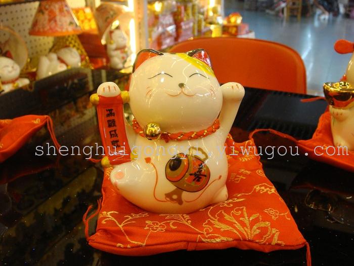 The cat cat cat ceramic Feng Shui Fortune Cat ornaments Home Furnishing business gifts decoration piggy bank