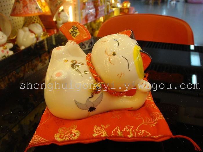 The cat cat cat ceramic Feng Shui Fortune Cat ornaments Home Furnishing business gifts decoration piggy bank