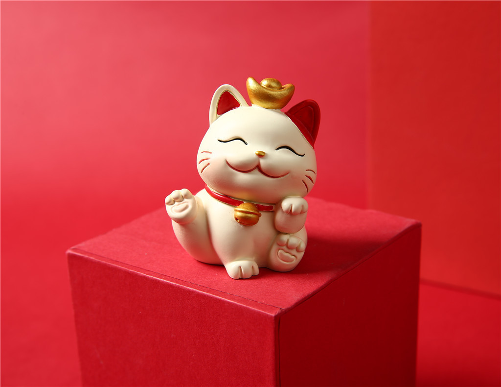 Creative Fortune Cat Car Decoration Resin Crafts Cake Decorative Ornaments Lottery Gift Small Gift Wholesale