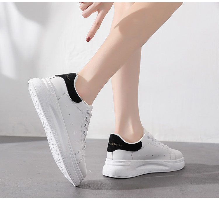 White shoes female 2019 autumn new thick soles sports leisure shoes students increase running shoes list tide White shoes female 2019 autumn new thick soles sports leisure shoes students increase running shoes list tide