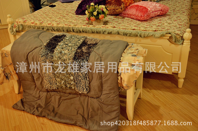 Factory direct sale LOGO customized pillow quilt advertisement pillow quilt car