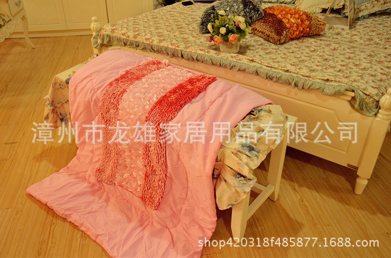 Factory direct sale LOGO customized pillow quilt advertisement pillow quilt car