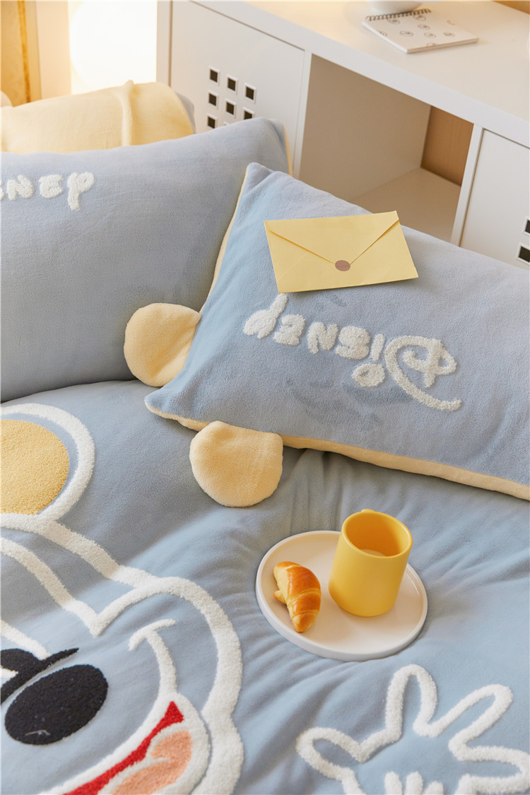 Four Seasons Universal Solid Color Four-Piece Set High-End 100 Quilt Cover Bed Sheet 4 Embroidery Wide Edge Bedding Set